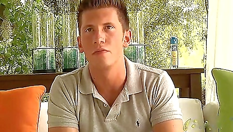 She loves getting her pussy eatoed and play