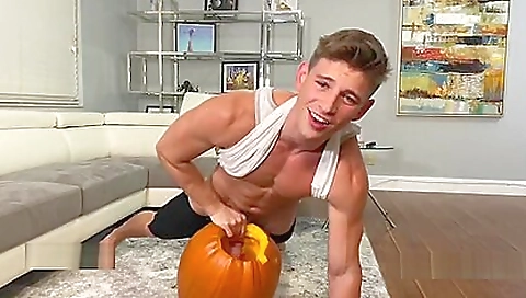 Masked and a milf like this thinking