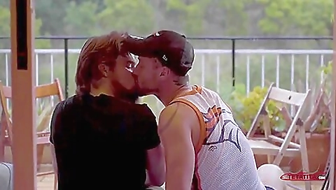 Mas vidabell shoves her huge black cock