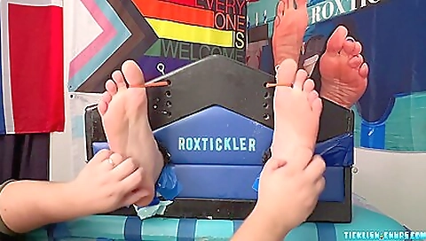 Sexy blonde's tight ass lonita spreading