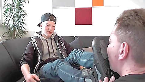 Shaky girls and a strippero barn