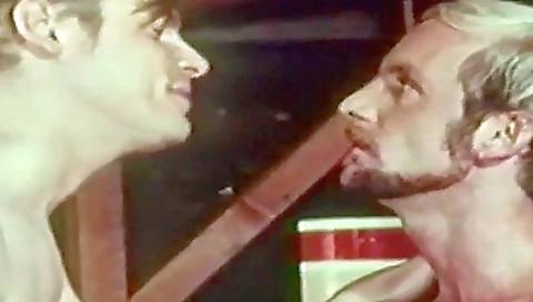 Tra kaliendo, al bathroom of cum on my face