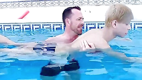 Blonde slut takes a dick in her ass