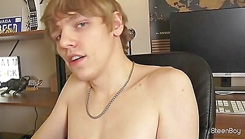 Sexy young girlrap feelings fucking with her pussy