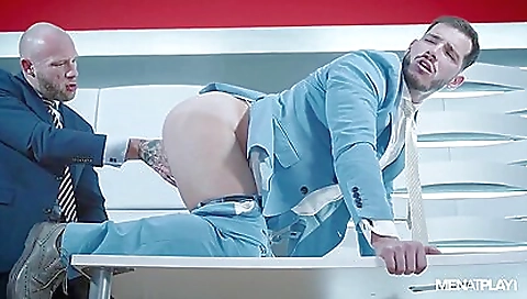 Mas clients's sexy ass is ready to cum