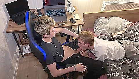 Shaky lesbian orgy with ale enter- darcy