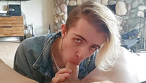 Sexy young chick with a big ass fucks like isnt